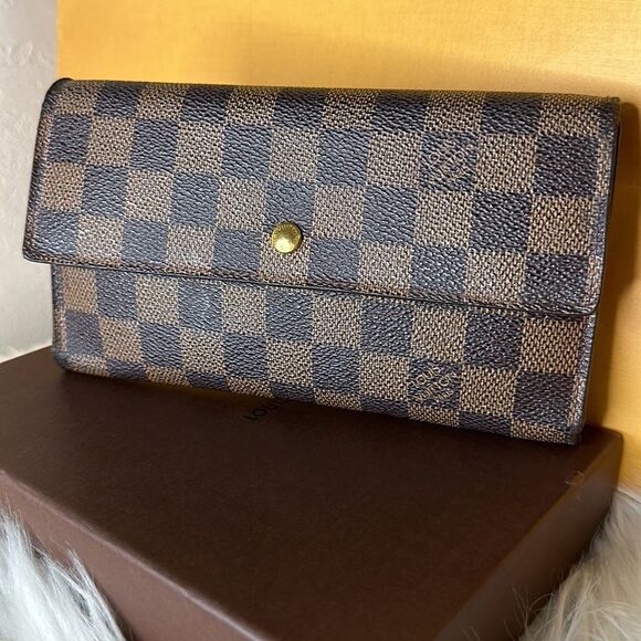 💯 Authentic Louis Vuitton DE Trifold Wallet 🍀 - Picture 3 of 14